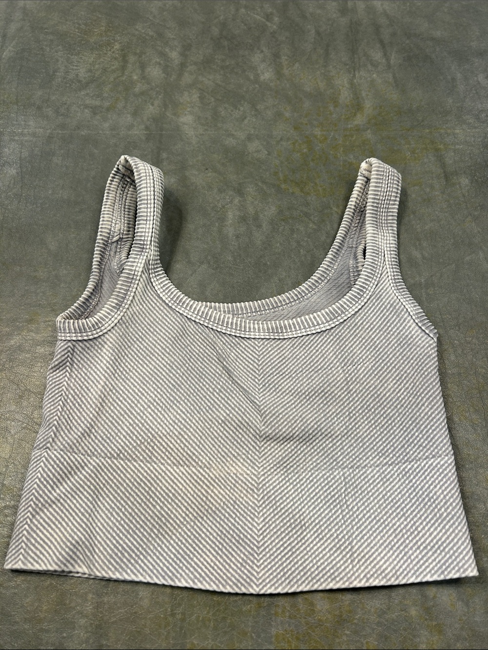 Nikibiki seamless chevron tank a distinctive v-shaped ribbed pattern- Light grey